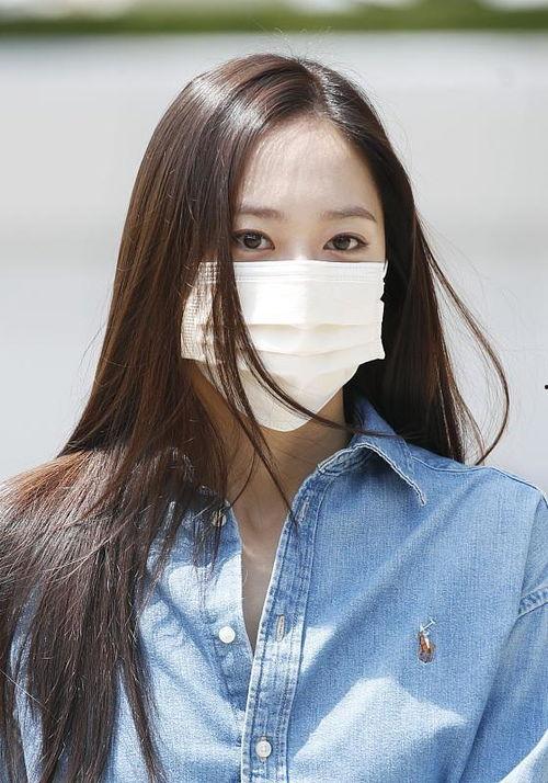 韩国明星日常,时尚穿搭与生活点滴