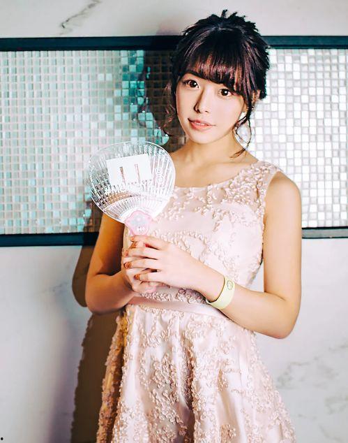 美木奈奈美在线播放,在线播放，揭开神秘面纱的青春偶像
