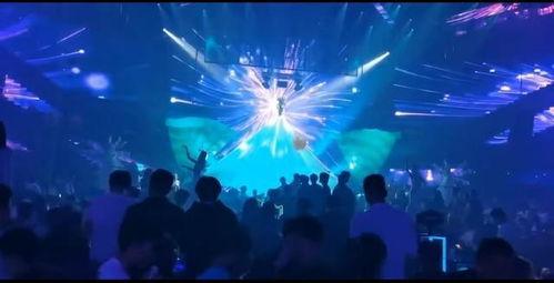 酒吧邀请过时明星,过时明星的华丽回归
