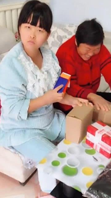 老娘们玩小伙视频,揭秘网络短视频背后的故事