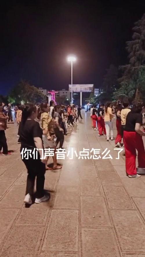 娱乐吃瓜酱广场舞,娱乐吃瓜酱带你领略全民运动风采