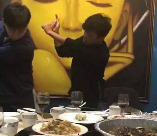 娱乐吃瓜酱浪漫喝酒